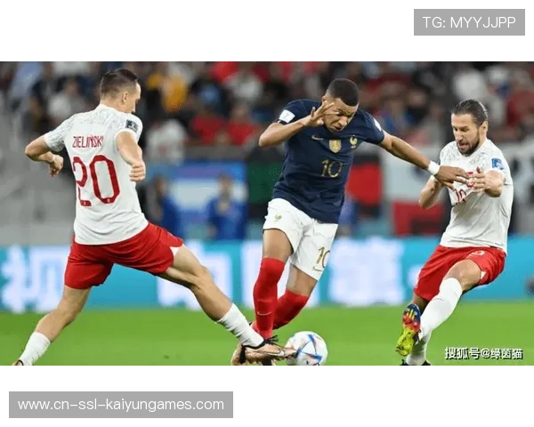 球迷创意拉 banner 成为社媒热梗